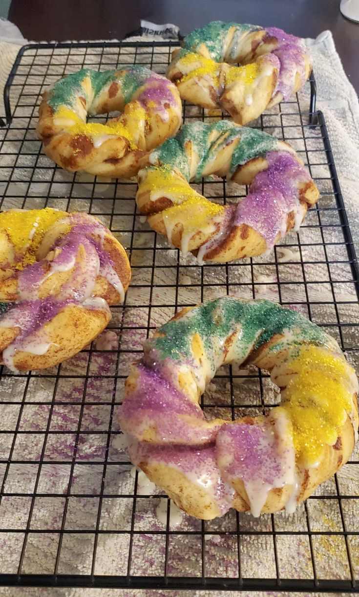 king-cake-relay-mardi-gras-party-games