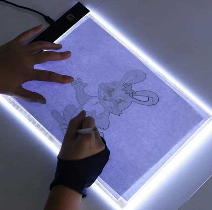 Light-Box-for-Tracing-as-a-gift-for-artsy-people-to-adore 