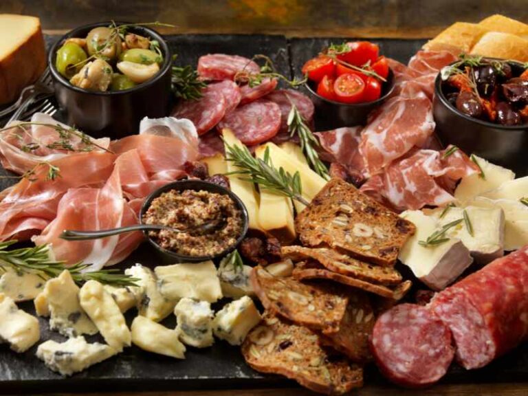 30 NEW YEARS EVE CHARCUTERIE BOARD IDEAS
