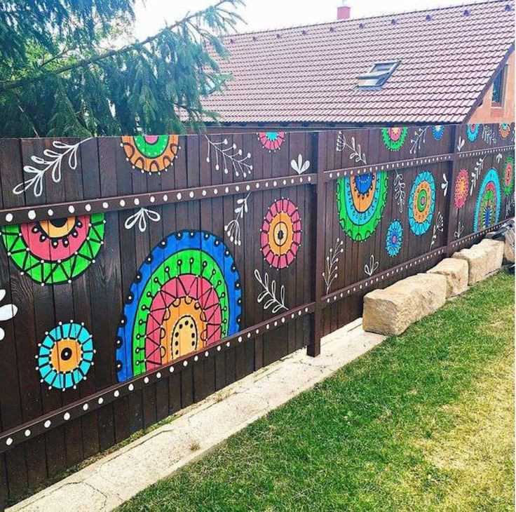 Painted-Walls-and-Fences-as-a-way-to-incorporate-color-scheme-into-your-outdoor-decor 