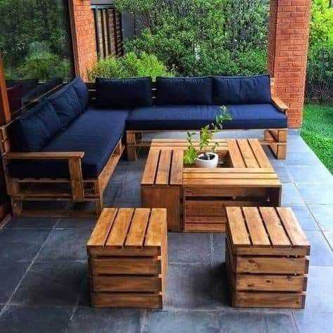 palette-sofa-as-diy-project-to-upgrade-your-balcony 