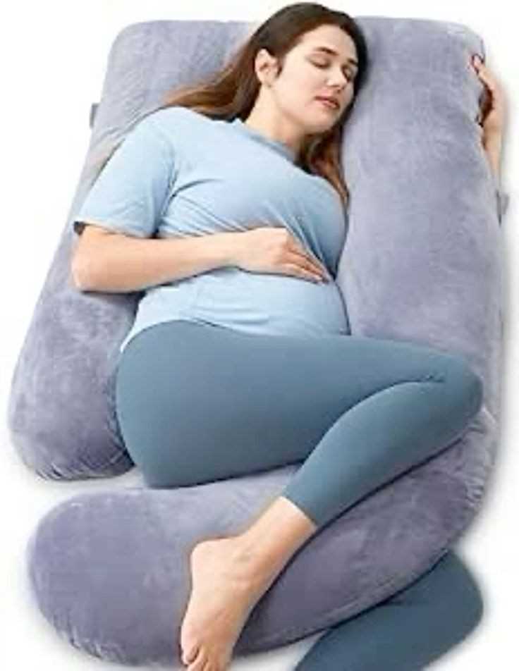 Pregnancy-Pillow-as-a-Christmas-gift-idea-for-expecting-mothers 