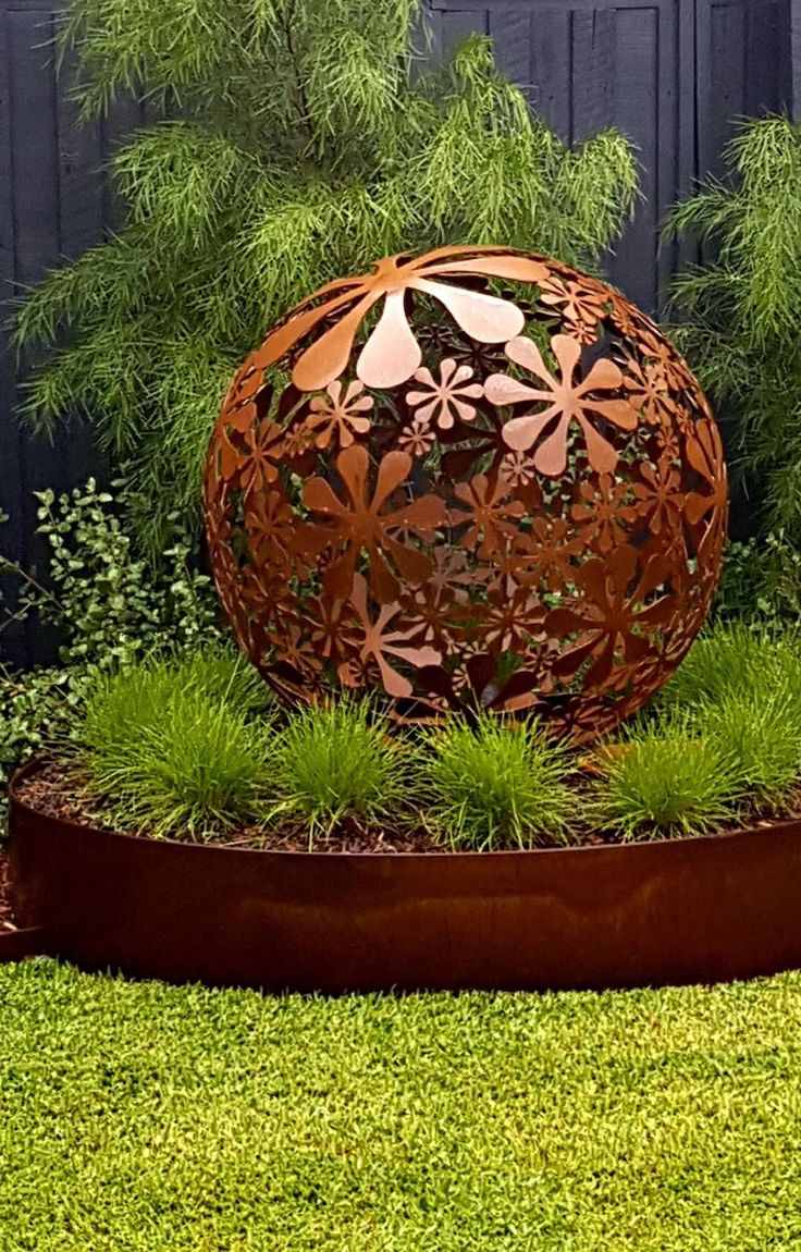 Recycled-Metal-Sculptures-as-eco-friendly-outdoor-decor-idea-using-sustainable-materials 