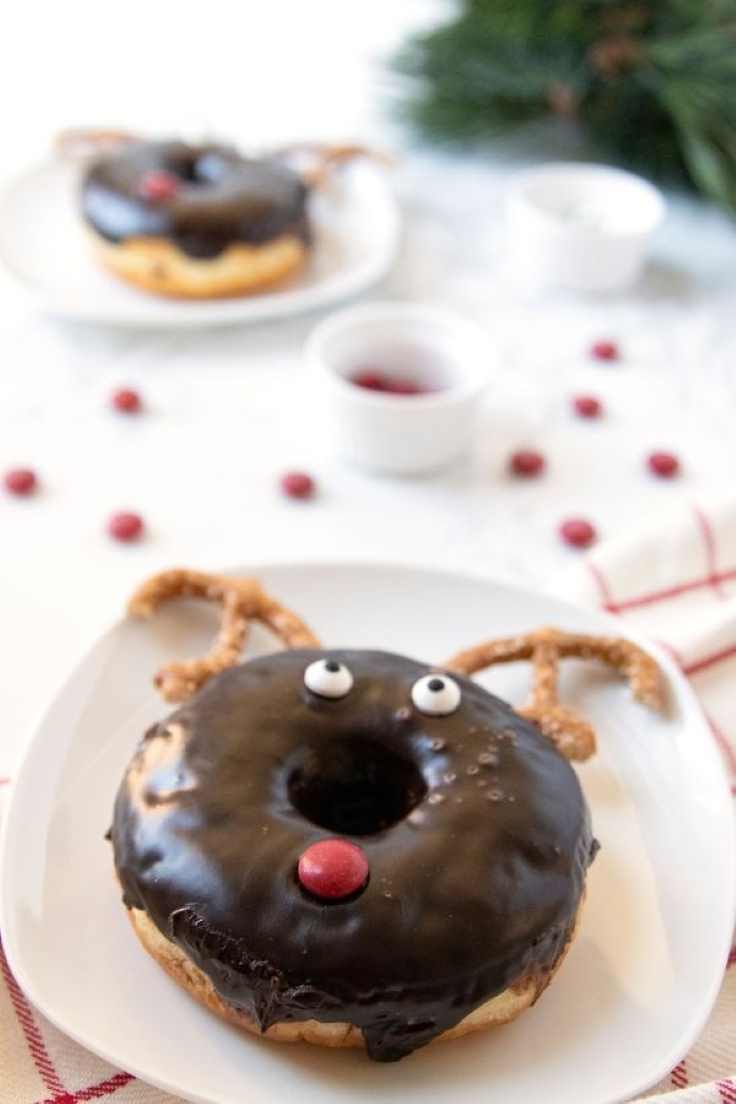 reindeer-donut-school-christmas-party-food