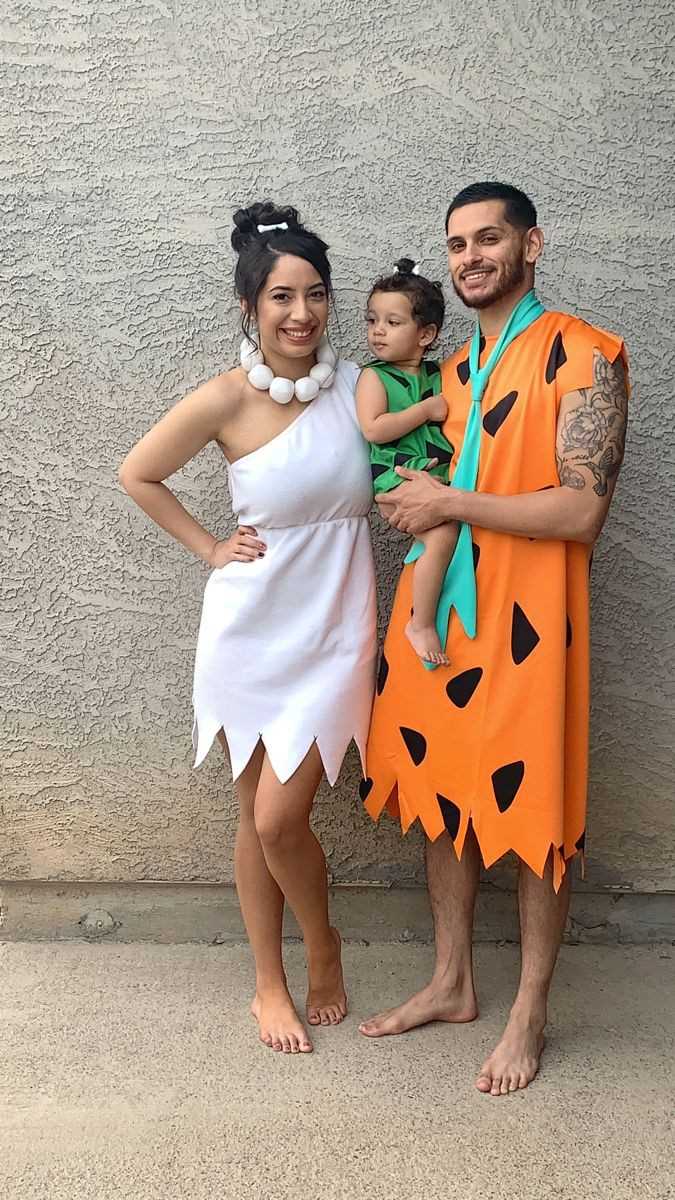 The-Flintstones-as-a-mom-dad-and-baby-Halloween-costume-idea 