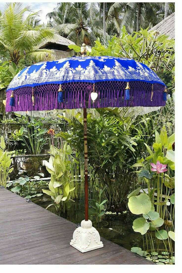 Umbrellas-and-Awnings-as-a-way-to-incorporate-color-scheme-into-your-outdoor-decor 