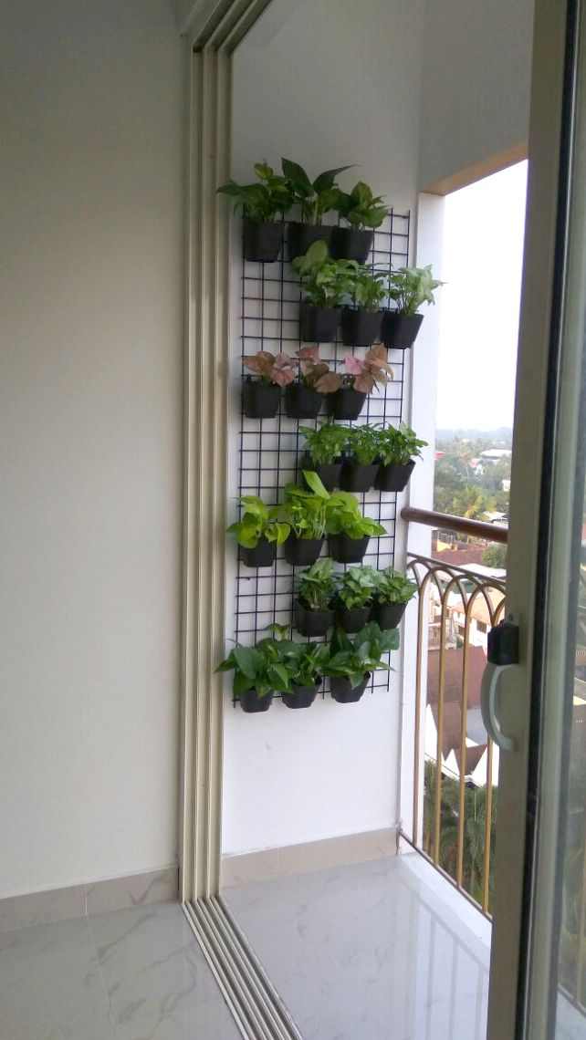 vertical-herb-gardeb-as-diy-project-to-upgrade-your-balcony 