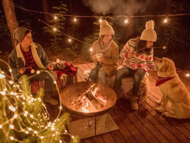 25 WAYS TO THROW THE BEST CHRISTMAS PARTY EVER - Anuri's Journey