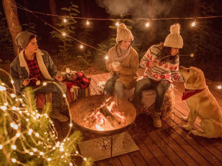 25 WAYS TO THROW THE BEST CHRISTMAS PARTY EVER