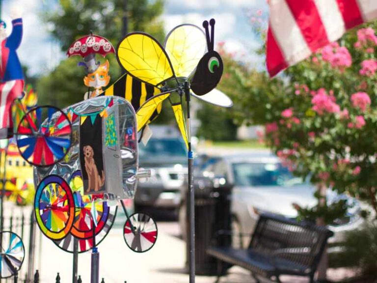 19 BEST WAYS TO INCORPORATE COLOR SCHEME INTO YOUR OUTDOOR DECOR