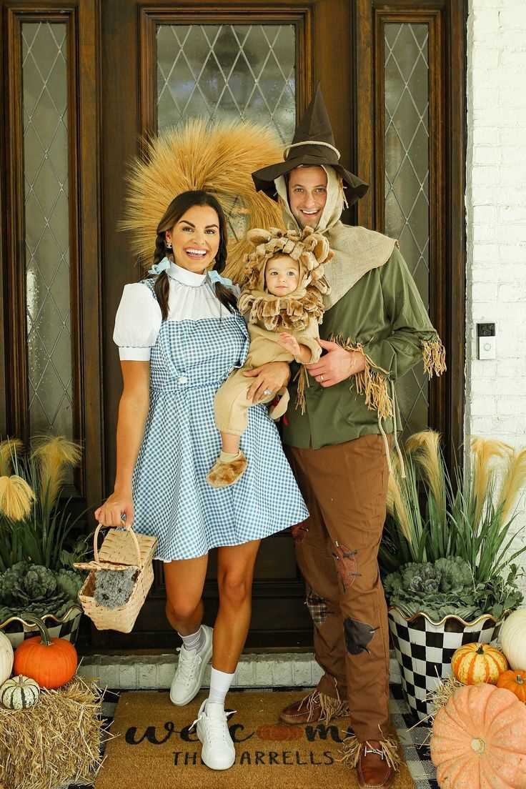 The-Wizard-of-Oz-as-a-mom-dad-and-baby-halloween-costume-idea 