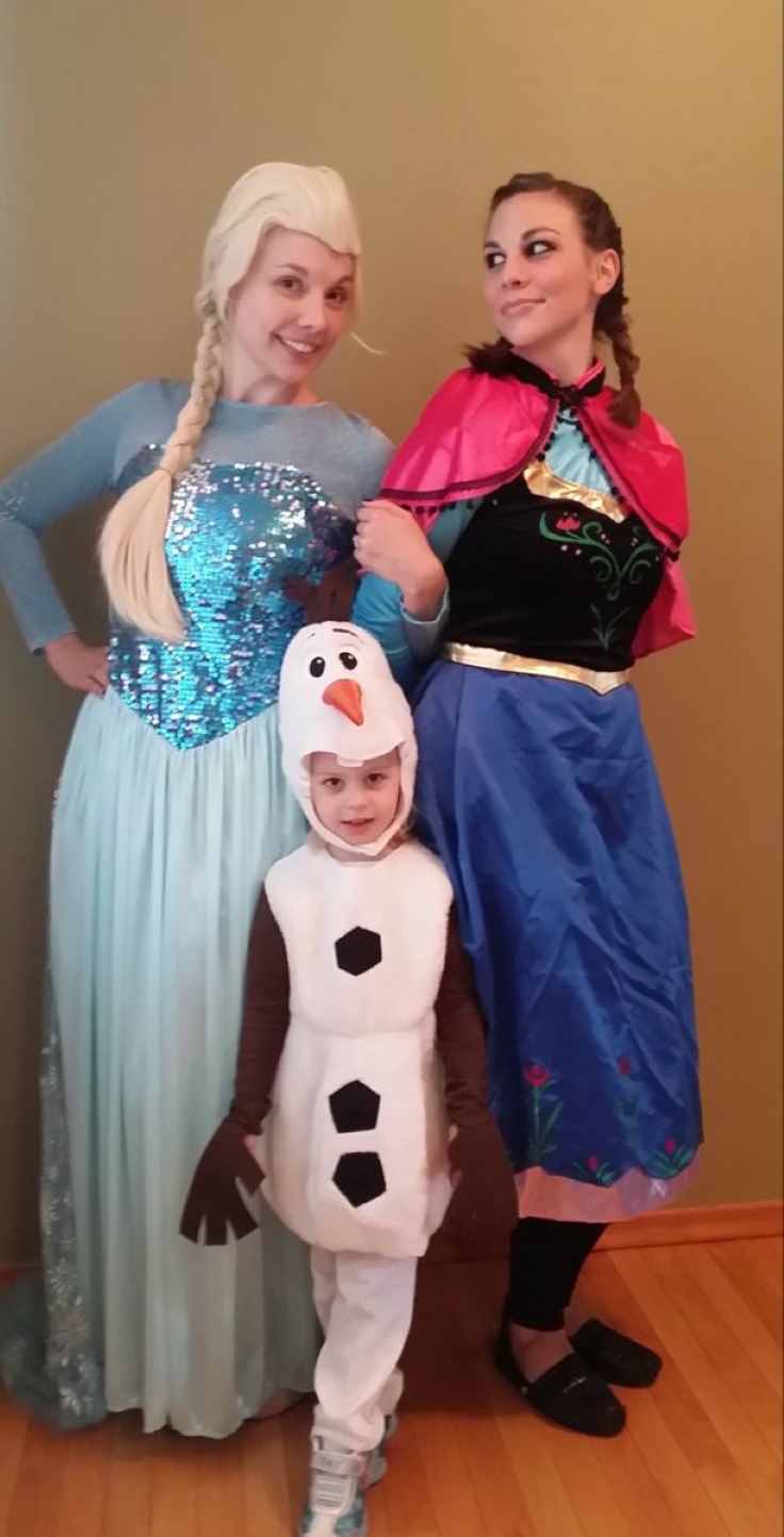 anna-and-elsa-in-frozen-halloween-costume-ideas-for-siblings