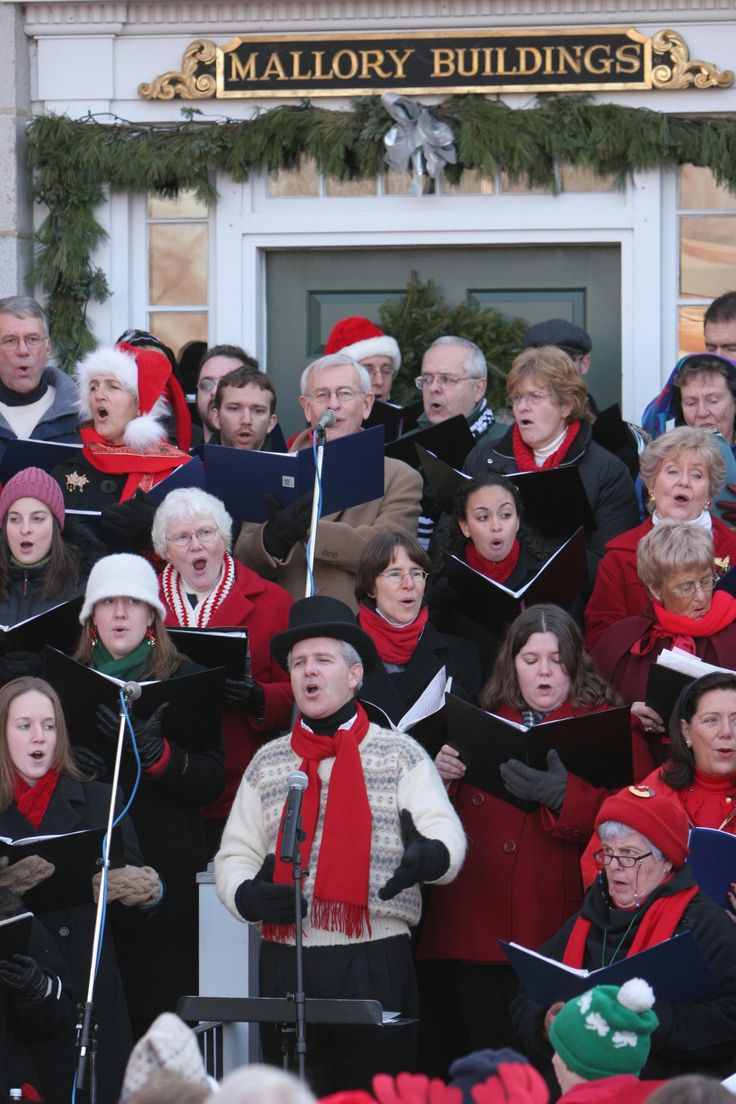 caroling-ways-to-throw-the-best-christmas-party