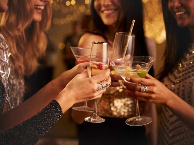 25 FUN COCKTAIL PARTY GAMES FOR ADULTS