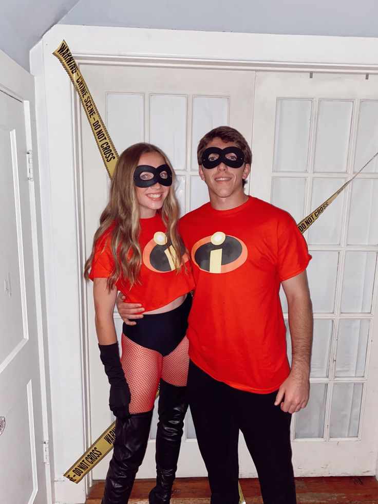 the-incredibles-halloween-costume-for-siblings