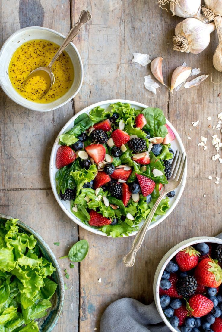 berry-and-mixed-greens-salad