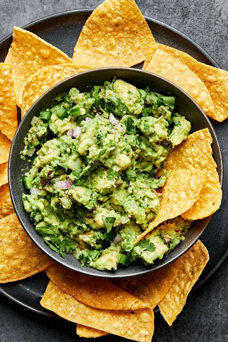 guacamole-and-chips