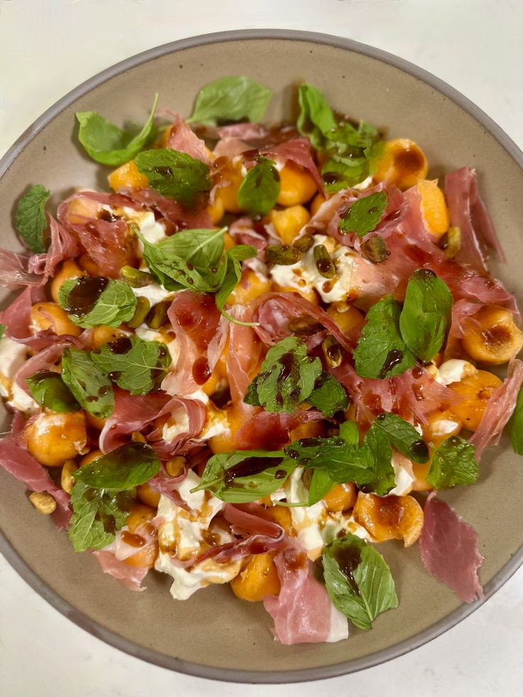 cantaloupe-and-prosciutto-salad