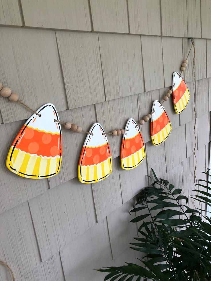 candy-corn-garland-diy-halloween-decorations