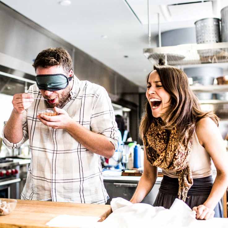 cook-their-favorite-meal-blindfolded