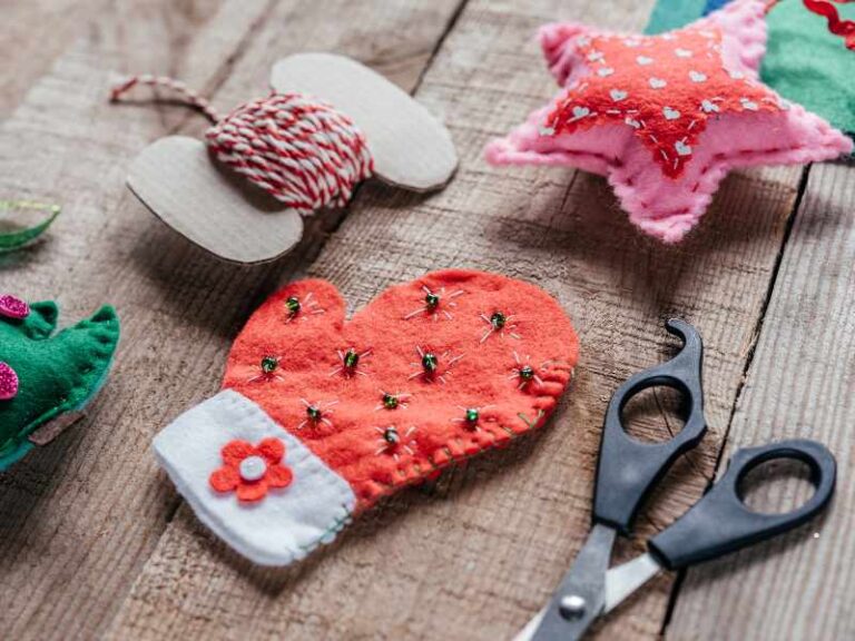 20 easy-to-make DIY Christmas ornaments