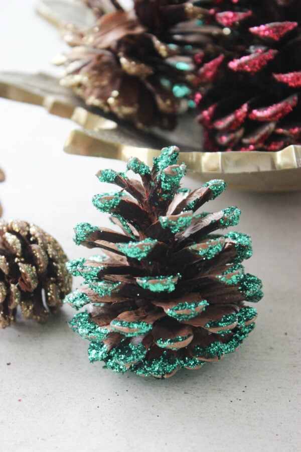 glittery-pinecone-ornaments-diy-christmas-ornaments