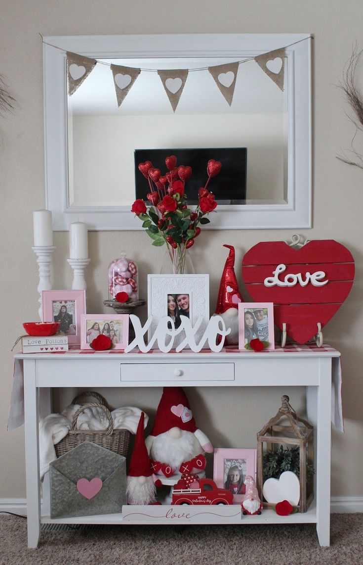 valentine's-day-mantel-decor