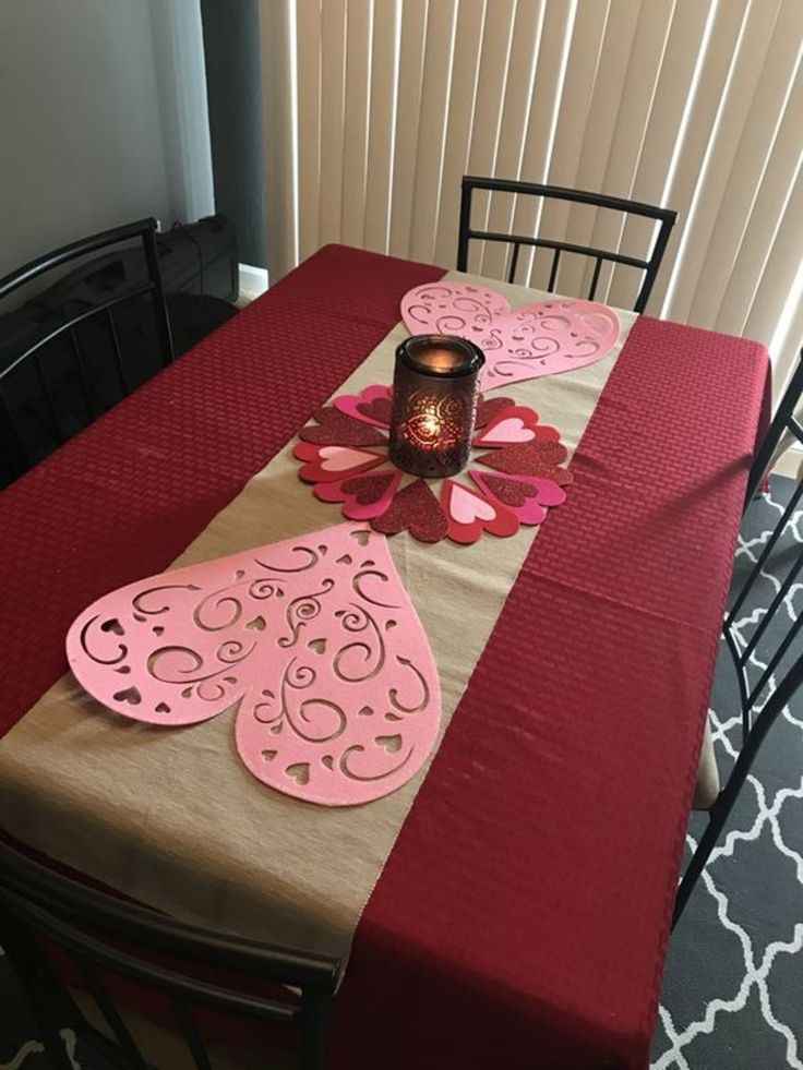 valentine's-day-table-runner