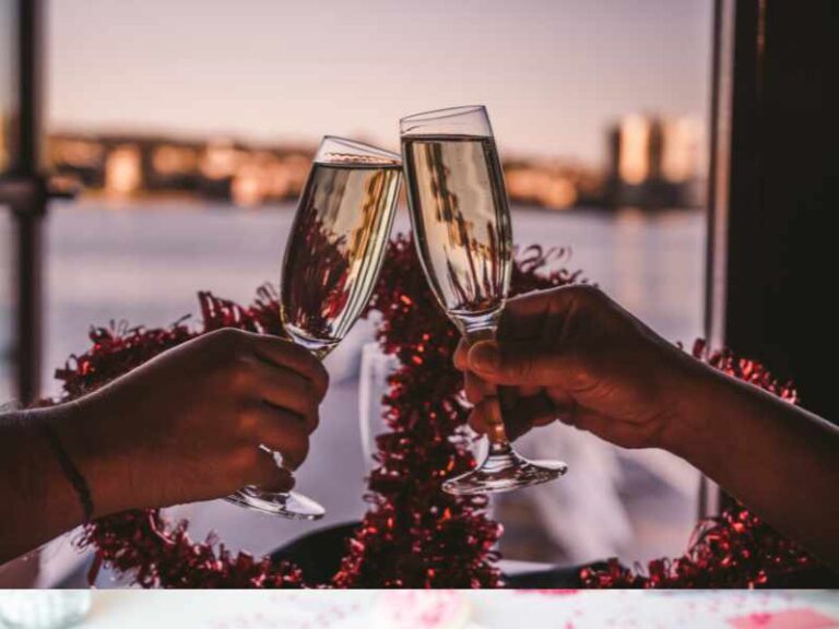 27 creative ways to celebrate Valentine&rsquo;s day solo