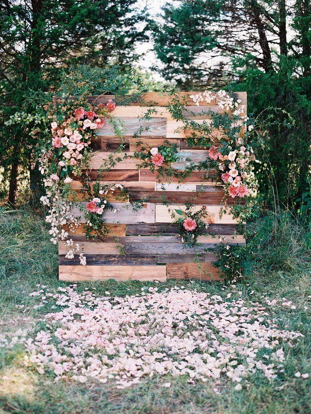 pallet-backdrop-for-weddings