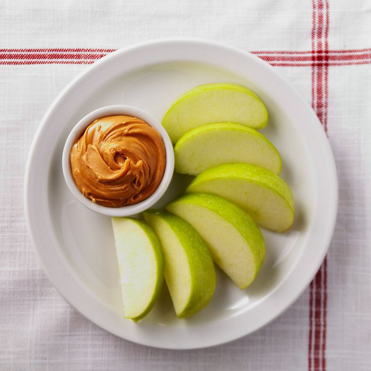 apple-slices-with-peanut-butter