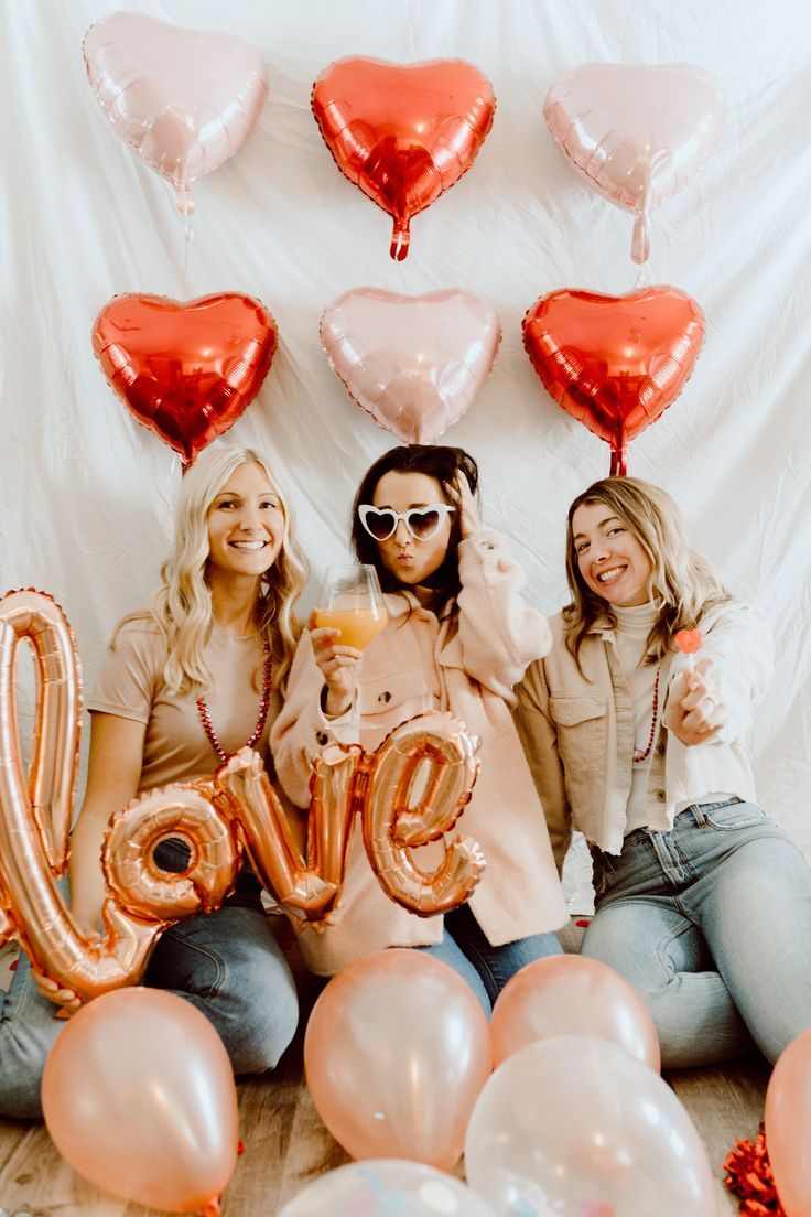 photo-booth-how-to-host-galentine's-day-brunch