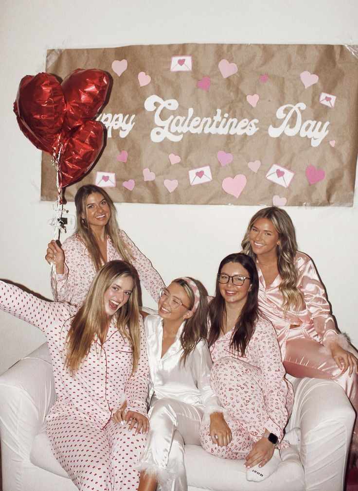 pick-a-theme-that-reflects-your-squad-how-to-host-galentine's-day-brunch