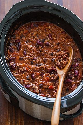 slow-cooker-chili-food-recipe-made-with-slow-cooker