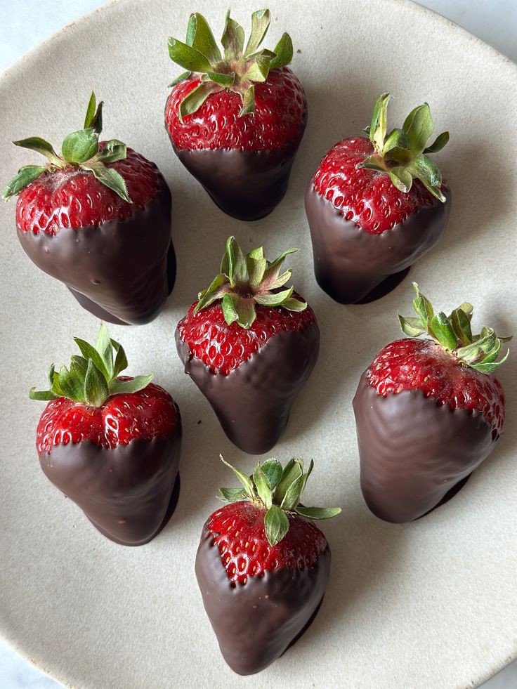 chocolate-dipped-strawberries