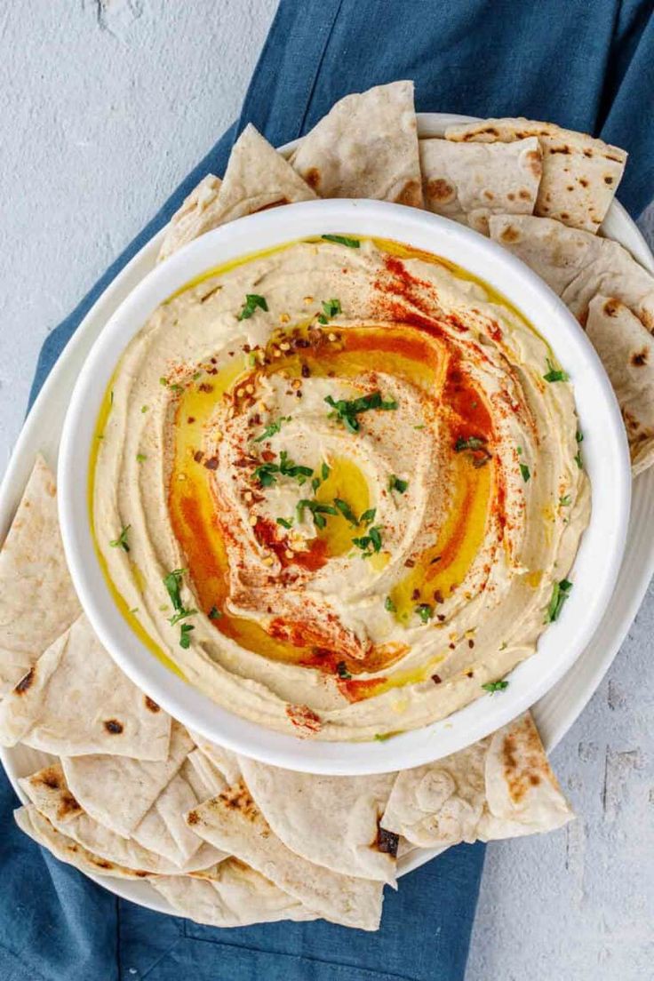 hummus-and-pita-chips