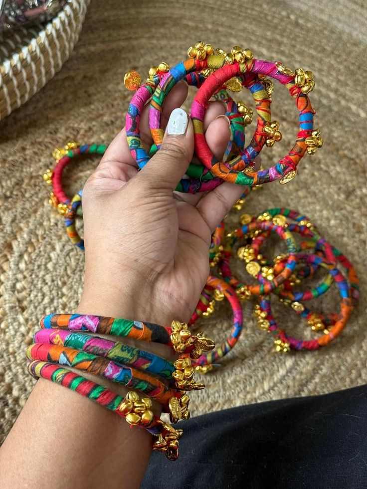 fabric-wrapped-bangles-diy-jewelry-ideas