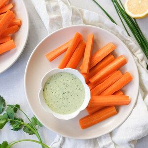 easter-bunny-carrots-stick-with-dip