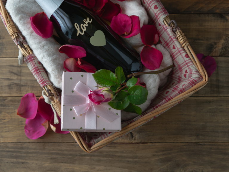 23 Lovely Valentines day basket ideas for Him