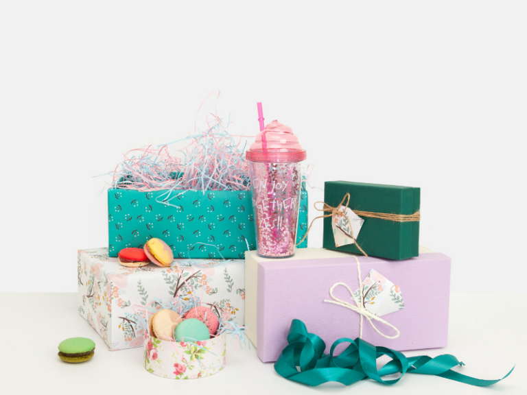 22 Essential Valentine Care Package Ideas to Melt Their Heart