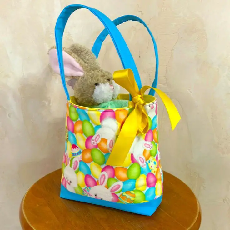 a-stylish-tote-bag-easter-basket-ideas-for-mom