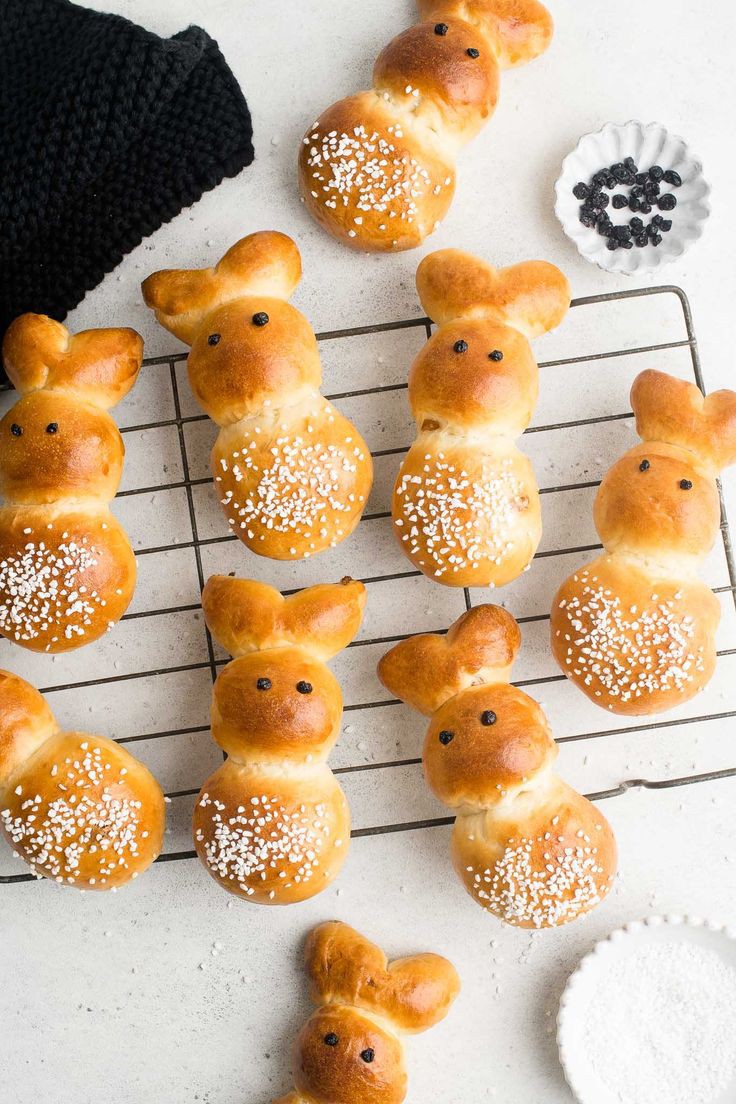 easter-bunny-rolls-easter-potluck-ideas