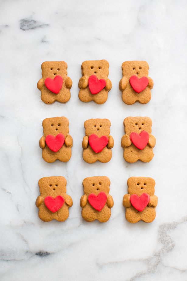 hugging-bears-valentine-cookie-decorating-ideas