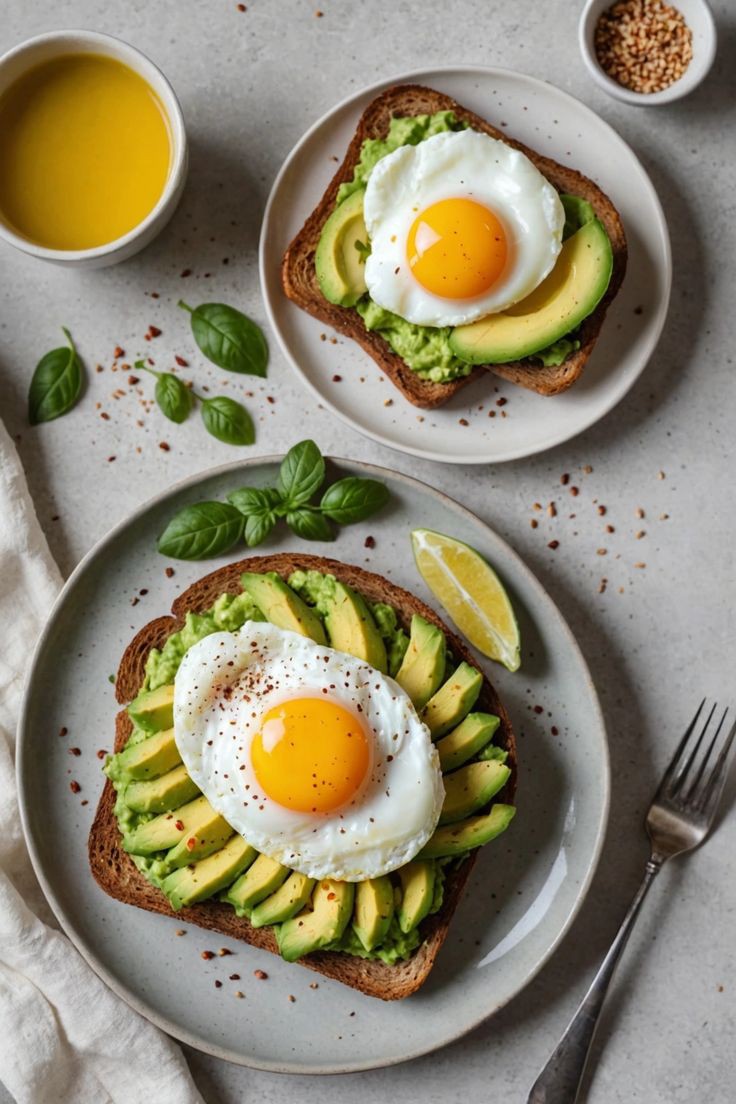 avocado-toast-with-poached-egg