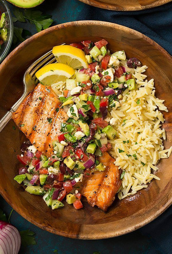 grilled-salmon-with-avocado-salsa