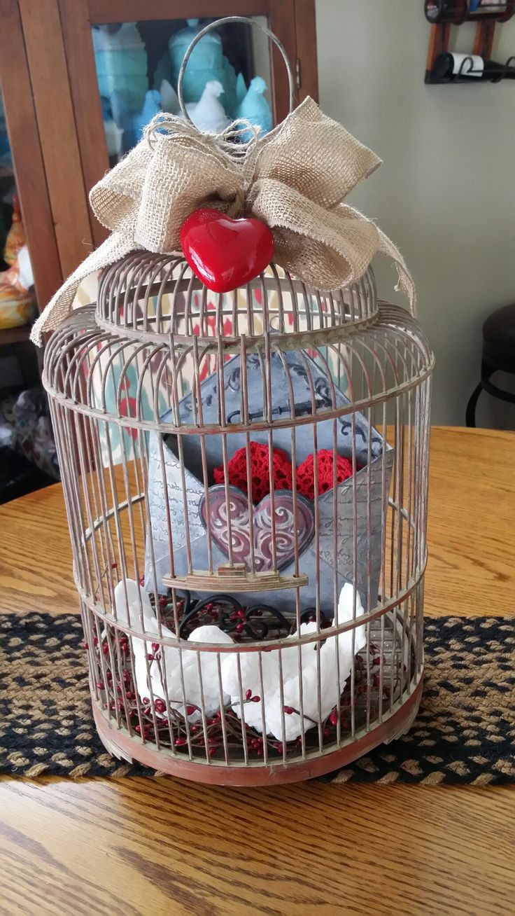 birdcage-and-lovebirds-valentine's-day-tiered-tray-ideas