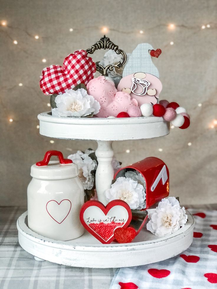 diy-heart-shaped-sweet-display