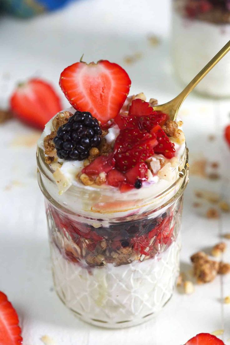 berry-and-yogurt-parfait-breakfast-recipes-to-start-your-day