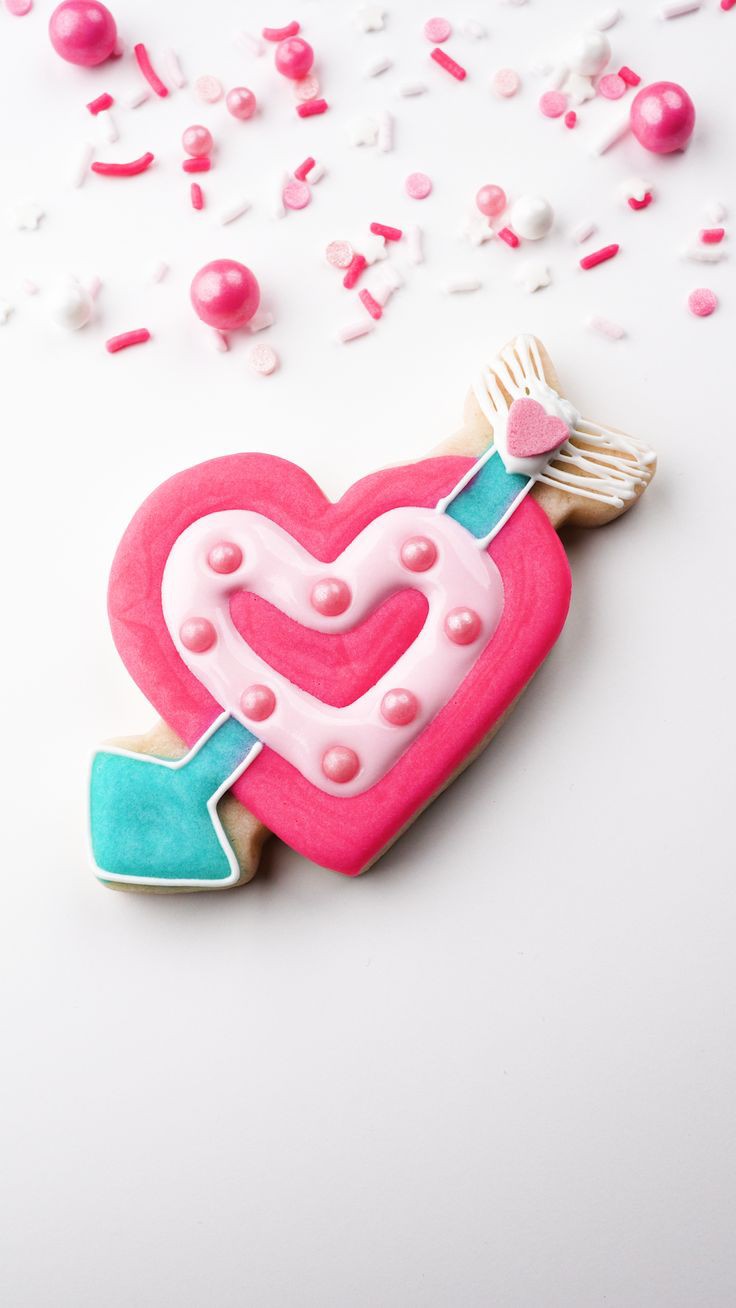 cupid's-heart-target-vakentine-cookie-decorating-ideas