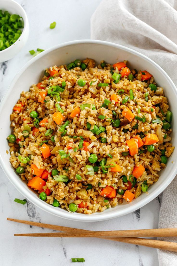 cauliflower-fried-rice-low-card-dinners-that-won't-leave-you-hungry